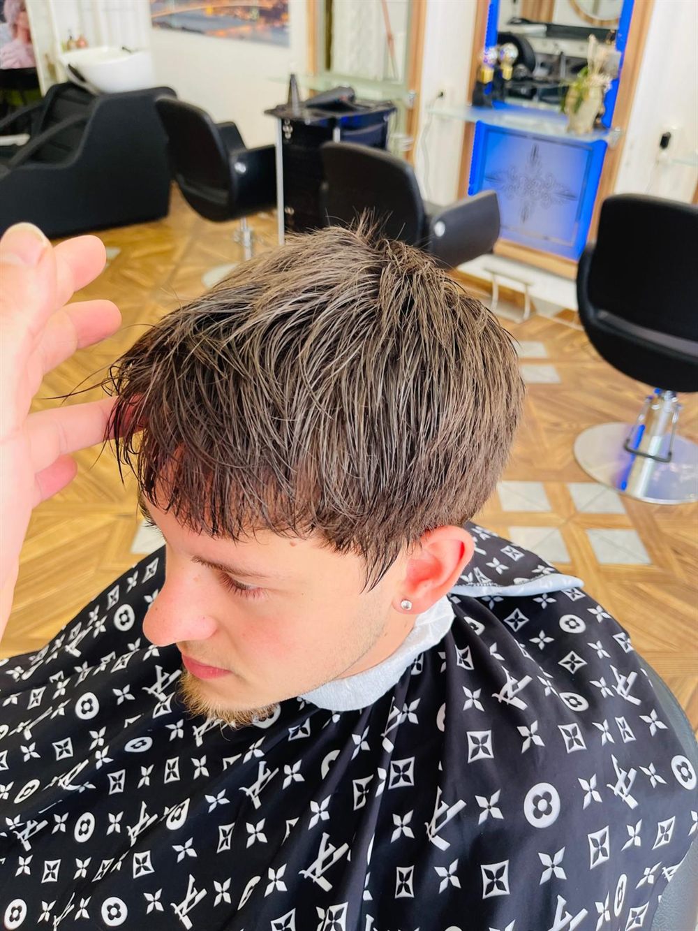 Vorher: Herrenhaar vor dem Schnitt